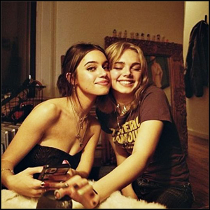 𝐫𝐨𝐨𝐦𝐦𝐚𝐭𝐞