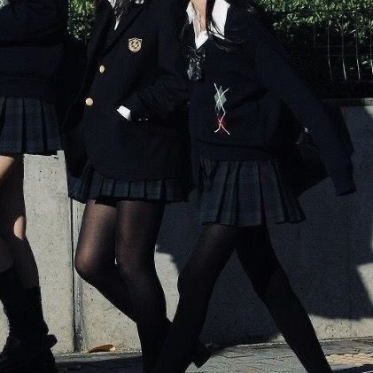 ﾠﾠᴛʜᴇ ᴄʀɪᴍsᴏɴ ᴄᴏᴜʀᴛ