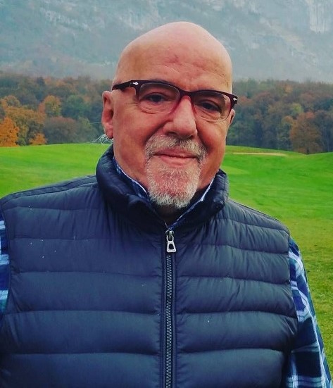 Eu leio e adoro o Paulo Coelho